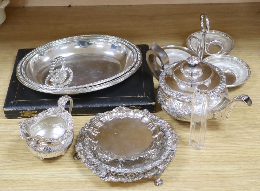 A cast and embossed silver plated teapot and matching milk jug, three plated card trays, etc.